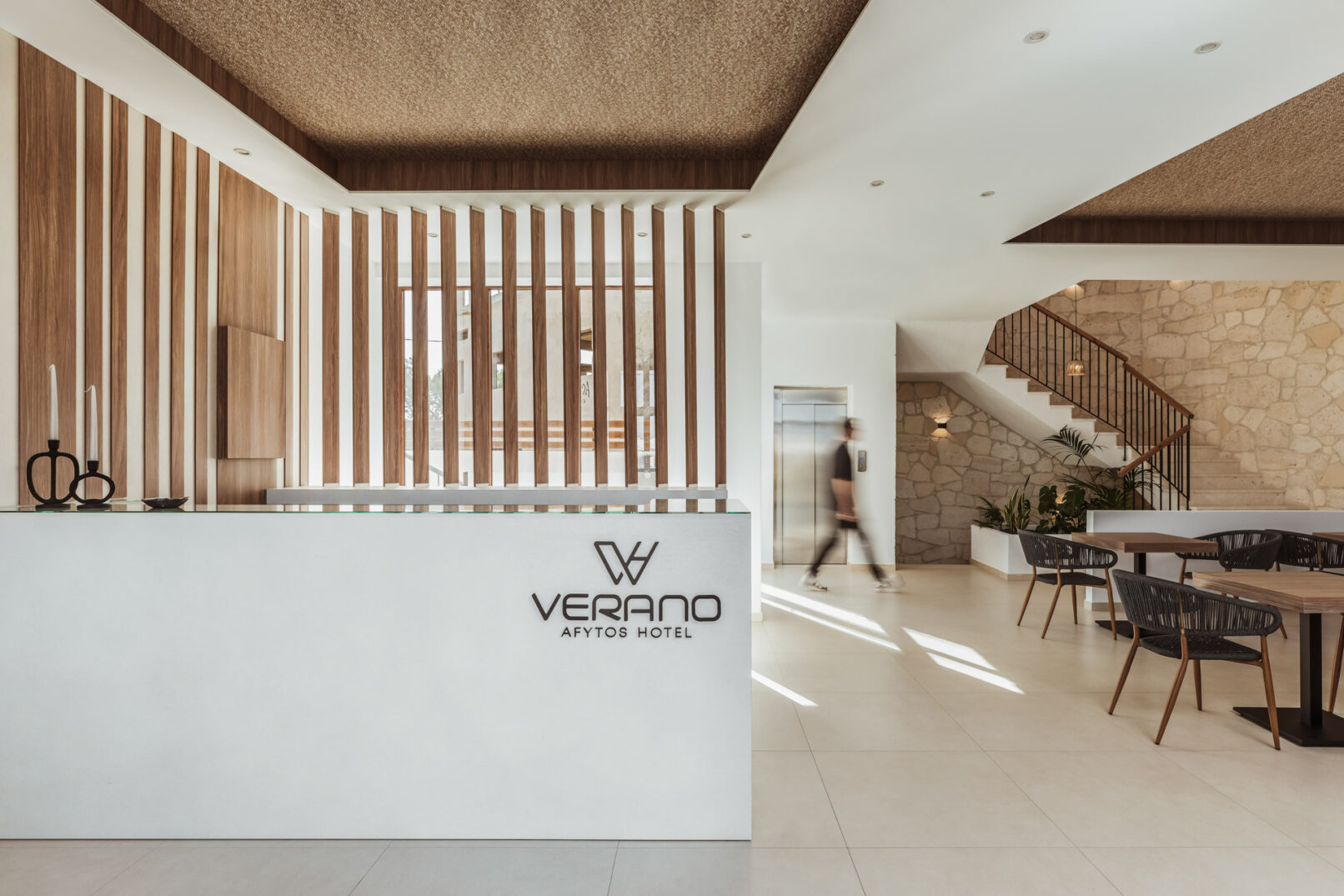 Discover Verano Afytos, a 3-star hotel in Chalkidiki that seamlessly blends modern comfort with traditional Afytos architecture. Enjoy stunning views of the Kassandra Gulf, minimalist summer interiors, and a vibrant communal atmosphere.