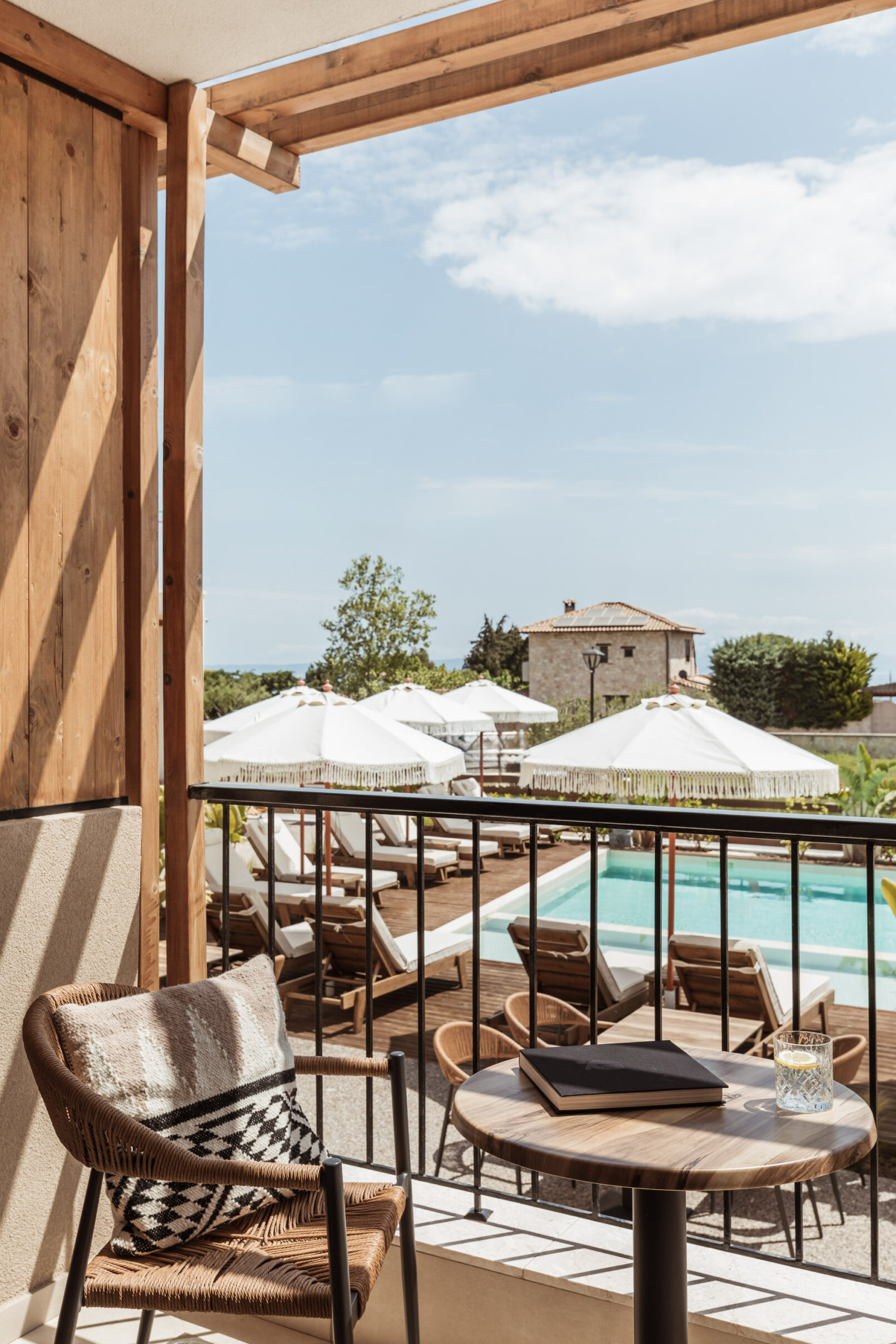 Discover Verano Afytos, a 3-star hotel in Chalkidiki that seamlessly blends modern comfort with traditional Afytos architecture. Enjoy stunning views of the Kassandra Gulf, minimalist summer interiors, and a vibrant communal atmosphere.