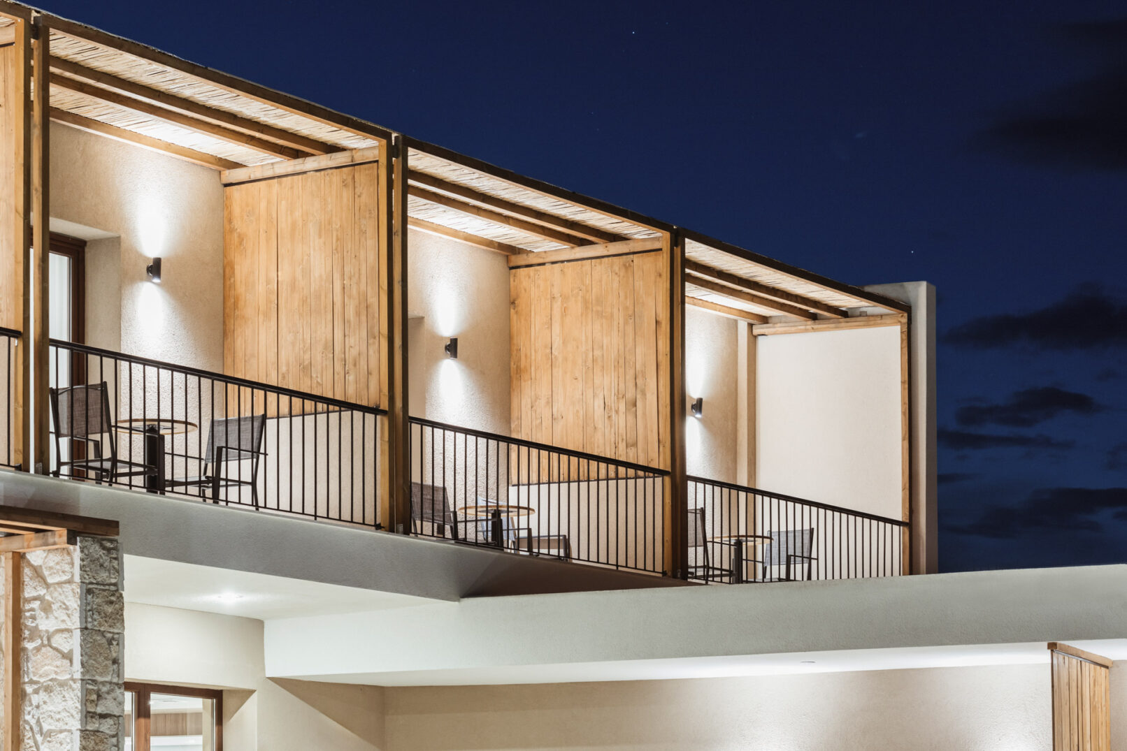 Discover Verano Afytos, a 3-star hotel in Chalkidiki that seamlessly blends modern comfort with traditional Afytos architecture. Enjoy stunning views of the Kassandra Gulf, minimalist summer interiors, and a vibrant communal atmosphere.