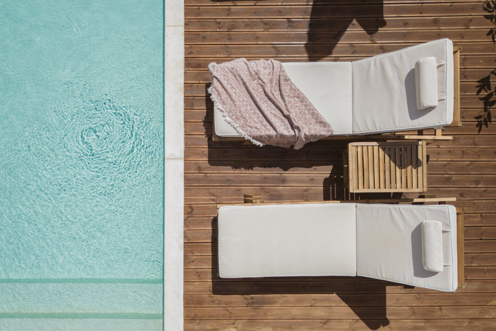 Discover Verano Afytos, a 3-star hotel in Chalkidiki that seamlessly blends modern comfort with traditional Afytos architecture. Enjoy stunning views of the Kassandra Gulf, minimalist summer interiors, and a vibrant communal atmosphere.