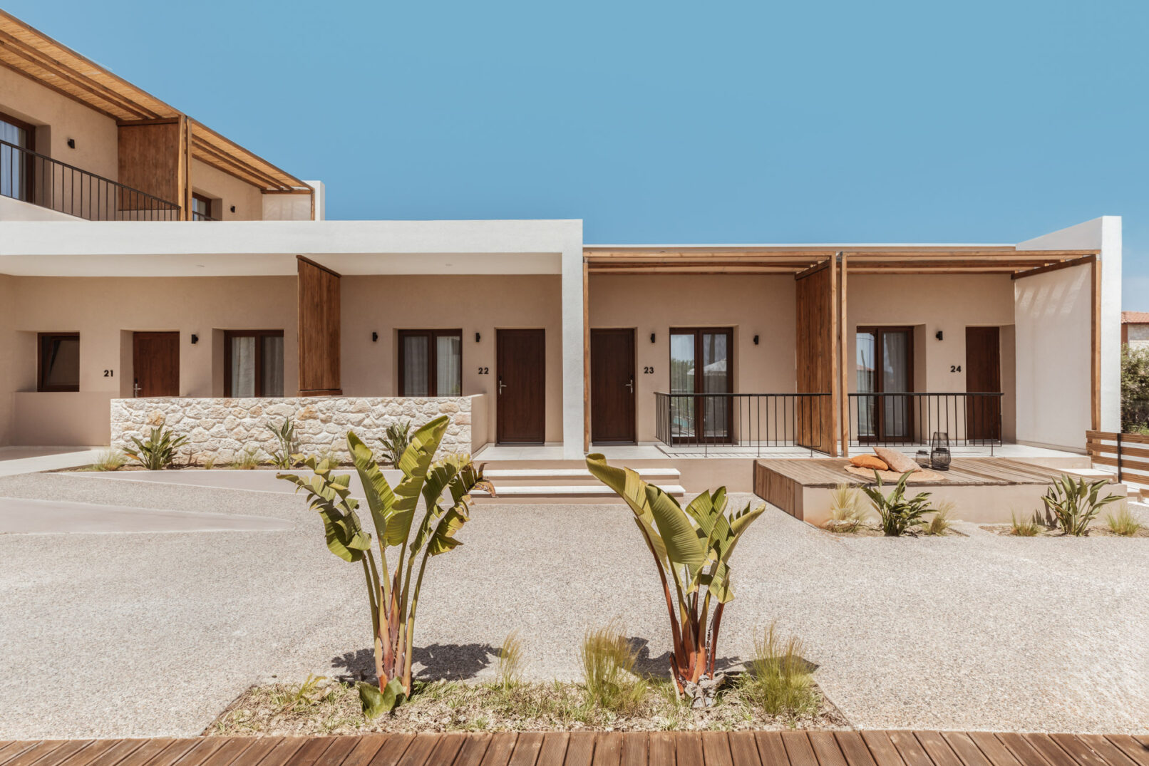 Discover Verano Afytos, a 3-star hotel in Chalkidiki that seamlessly blends modern comfort with traditional Afytos architecture. Enjoy stunning views of the Kassandra Gulf, minimalist summer interiors, and a vibrant communal atmosphere.