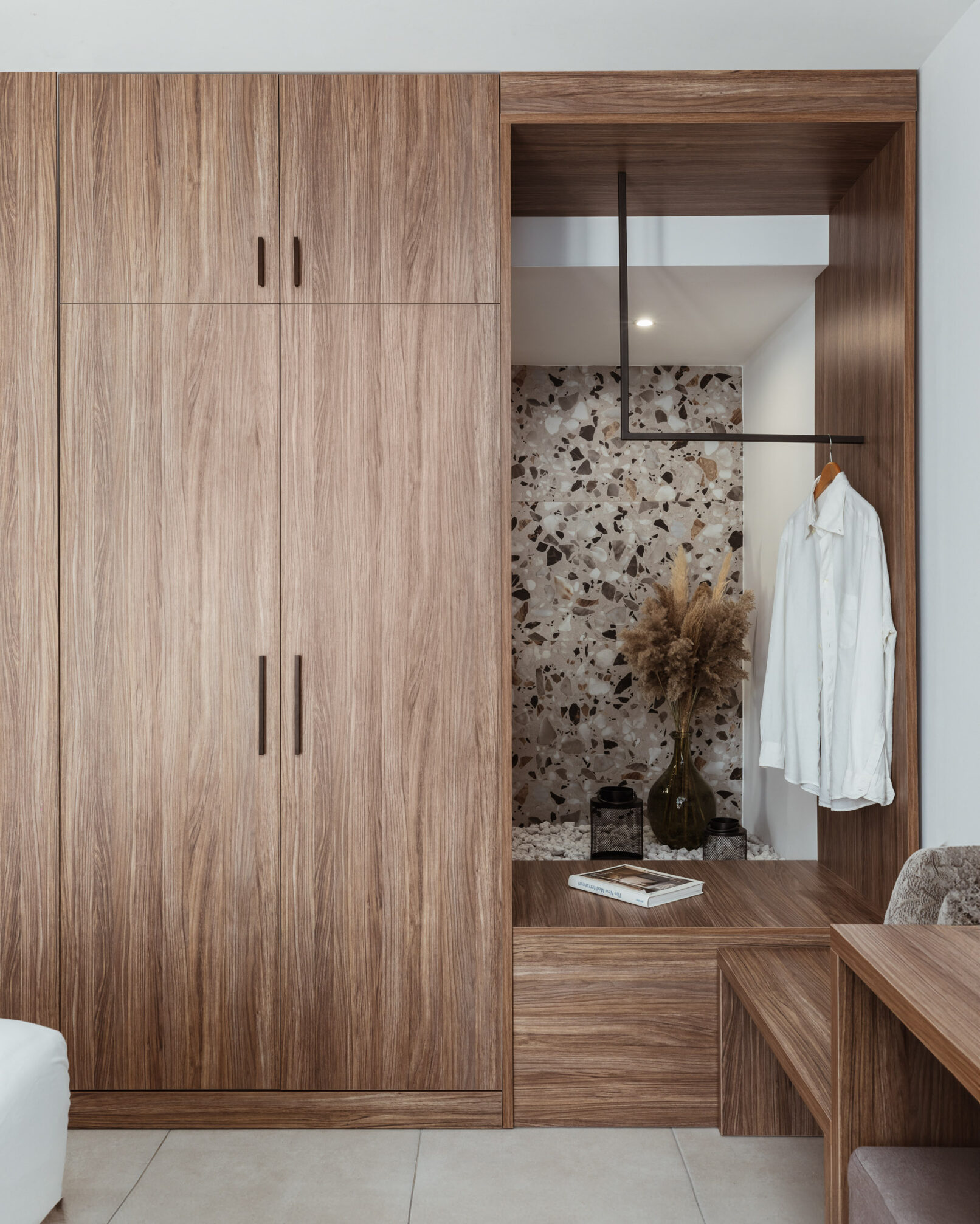 Discover Verano Afytos, a 3-star hotel in Chalkidiki that seamlessly blends modern comfort with traditional Afytos architecture. Enjoy stunning views of the Kassandra Gulf, minimalist summer interiors, and a vibrant communal atmosphere.