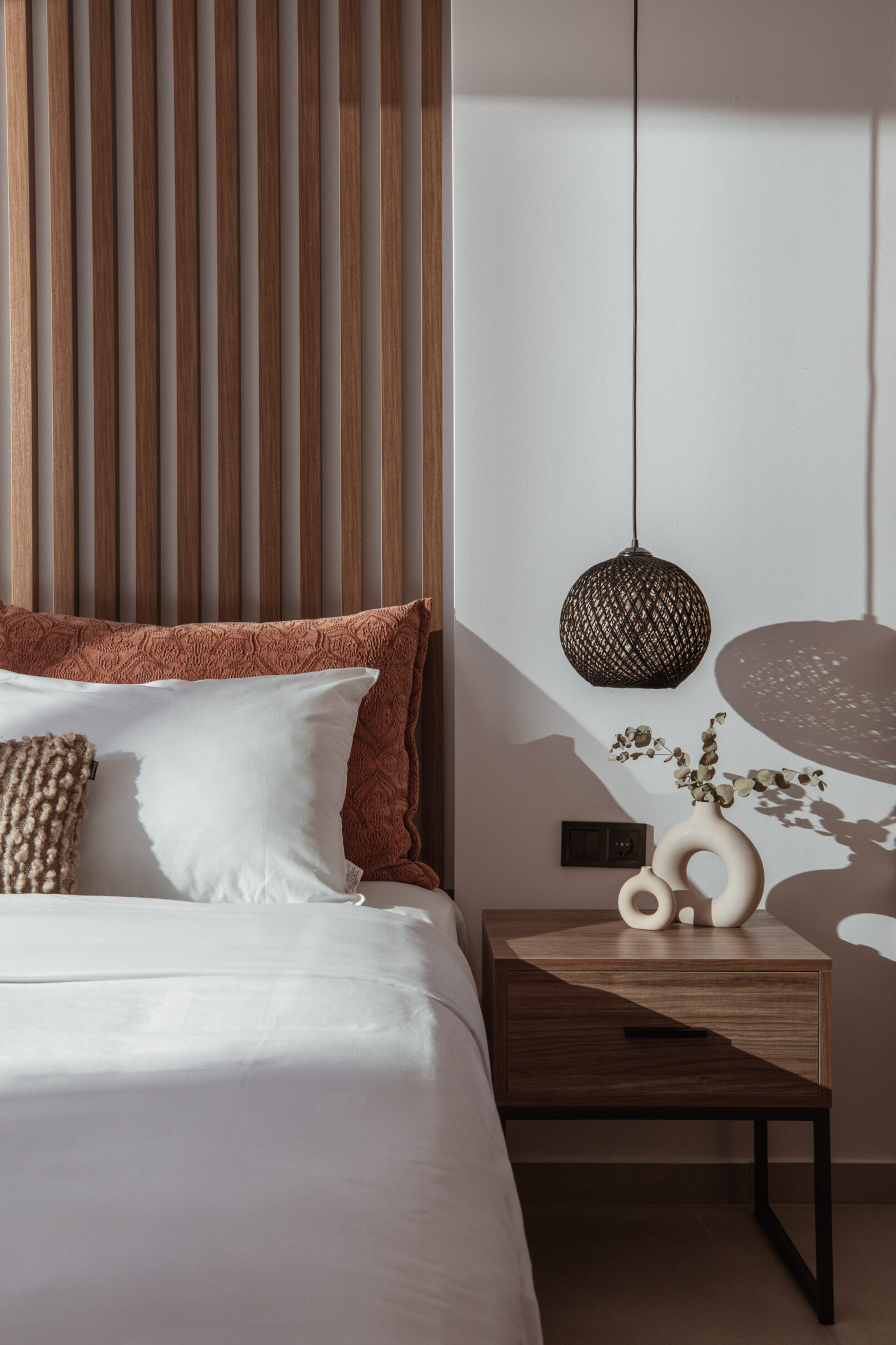 Discover Verano Afytos, a 3-star hotel in Chalkidiki that seamlessly blends modern comfort with traditional Afytos architecture. Enjoy stunning views of the Kassandra Gulf, minimalist summer interiors, and a vibrant communal atmosphere.