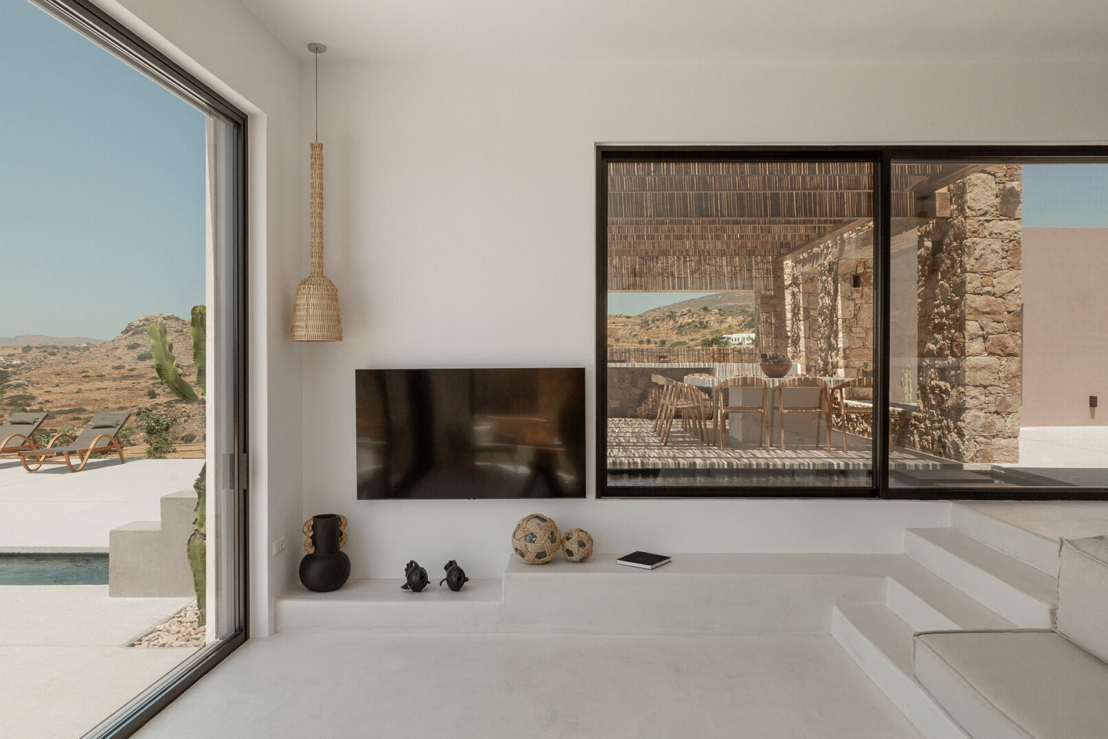 La Punta Villa in Naxos by PLINTHOS Architects: Cycladic architecture with stone, plaster, bioclimatic design, and stunning Aegean views.