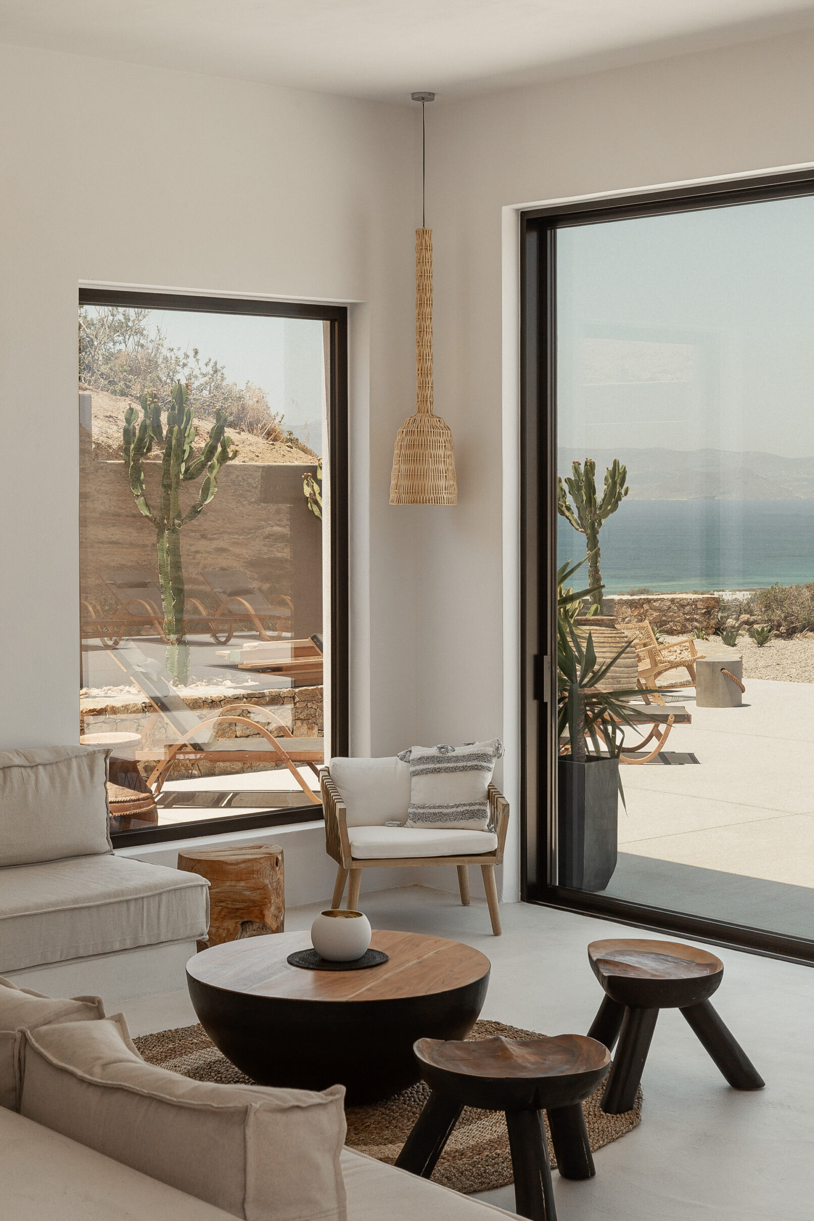 La Punta Villa in Naxos by PLINTHOS Architects: Cycladic architecture with stone, plaster, bioclimatic design, and stunning Aegean views.