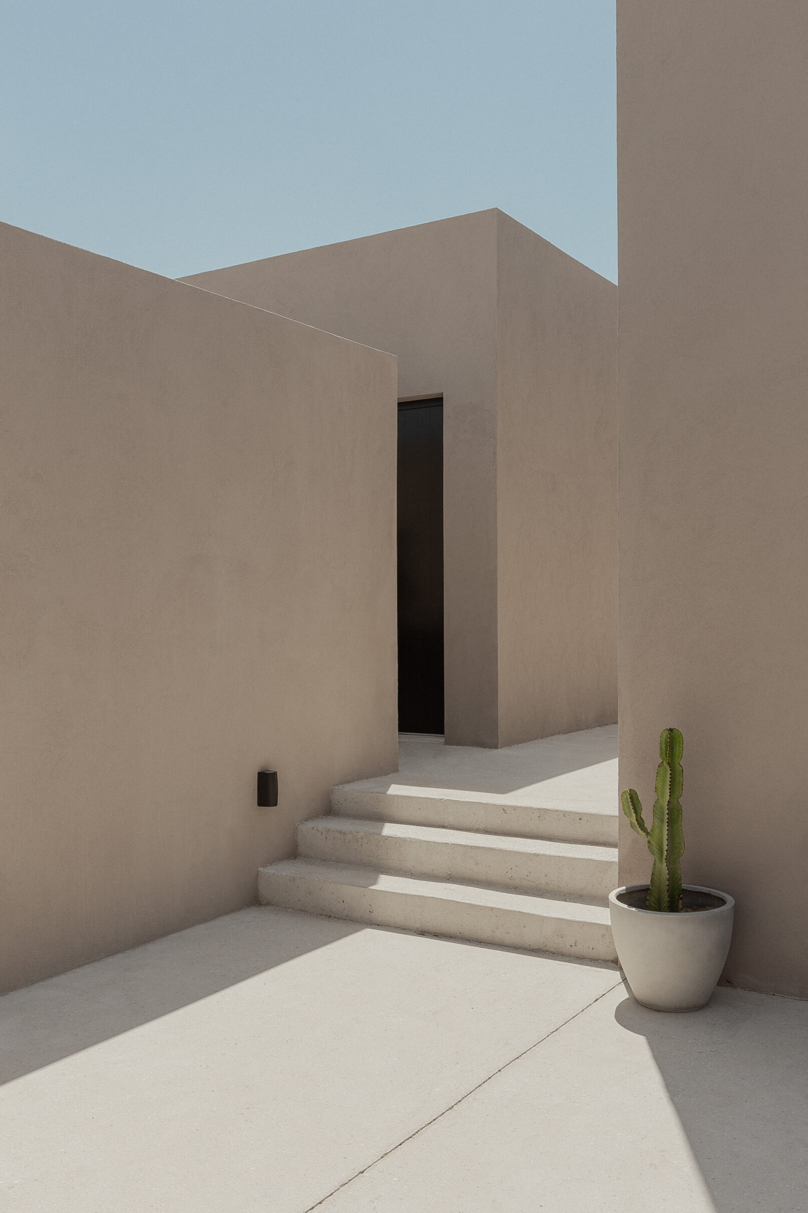 La Punta Villa in Naxos by PLINTHOS Architects: Cycladic architecture with stone, plaster, bioclimatic design, and stunning Aegean views.