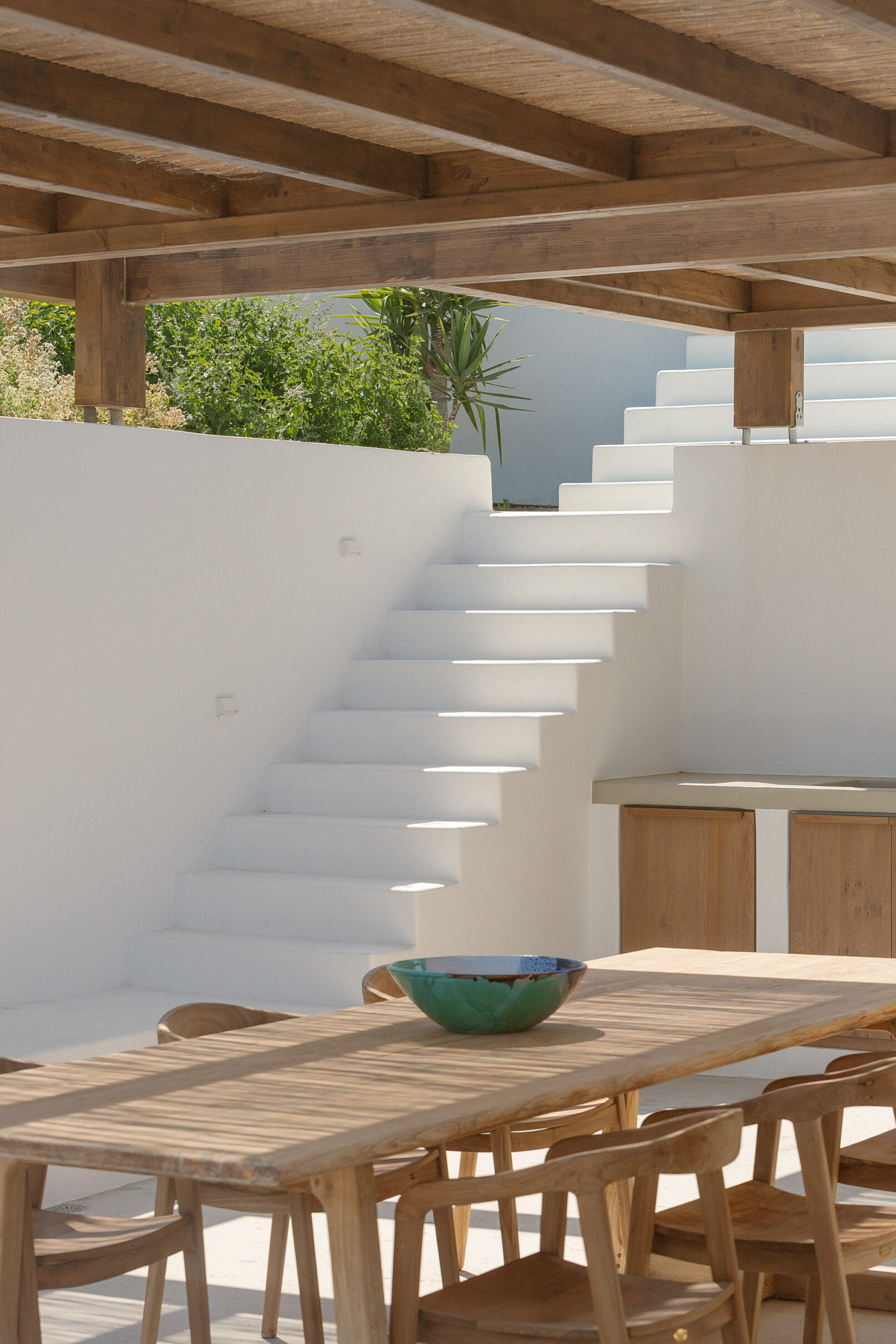 Discover La Natura Villas, an exclusive complex of luxury vacation homes in Naxos, designed by PLINTHOS Architects to blend seamlessly with the Cycladic landscape and offer breathtaking Aegean views.